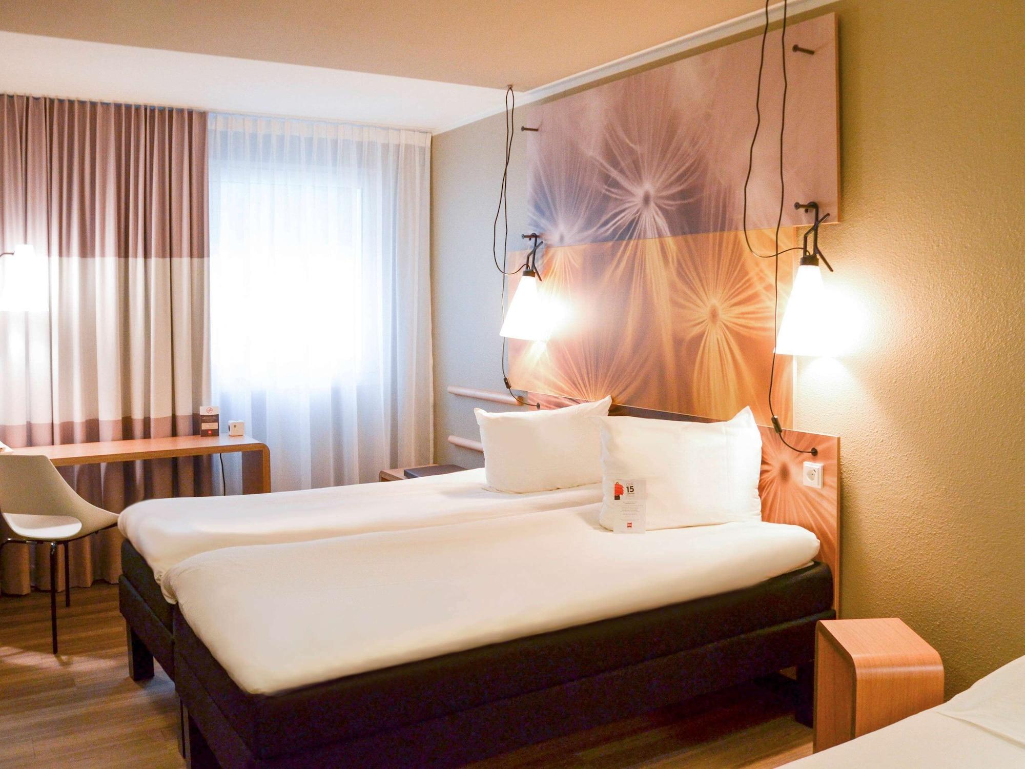 Ibis Frankfurt Airport 2*