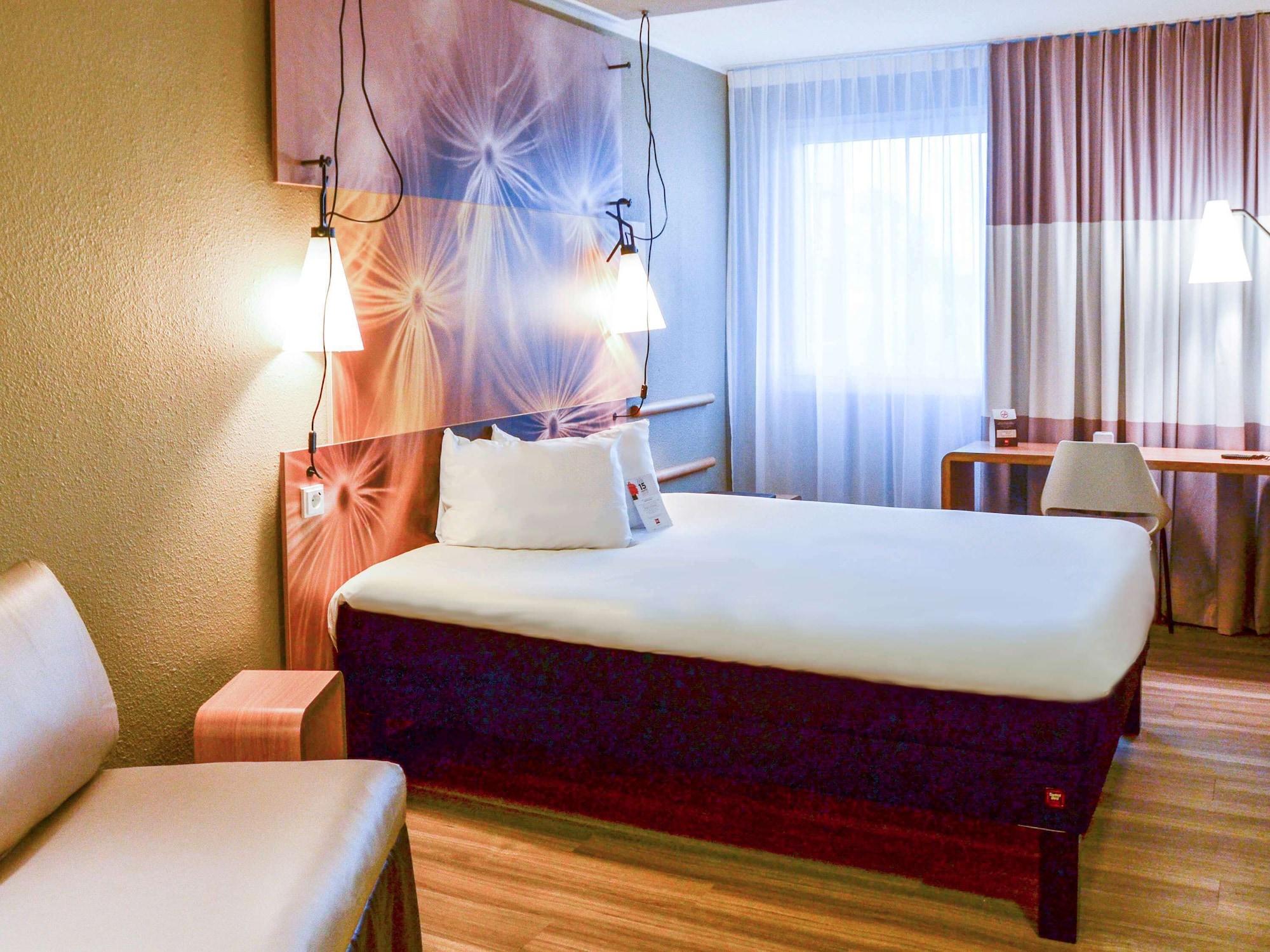 Ibis Frankfurt Airport Отель 2*