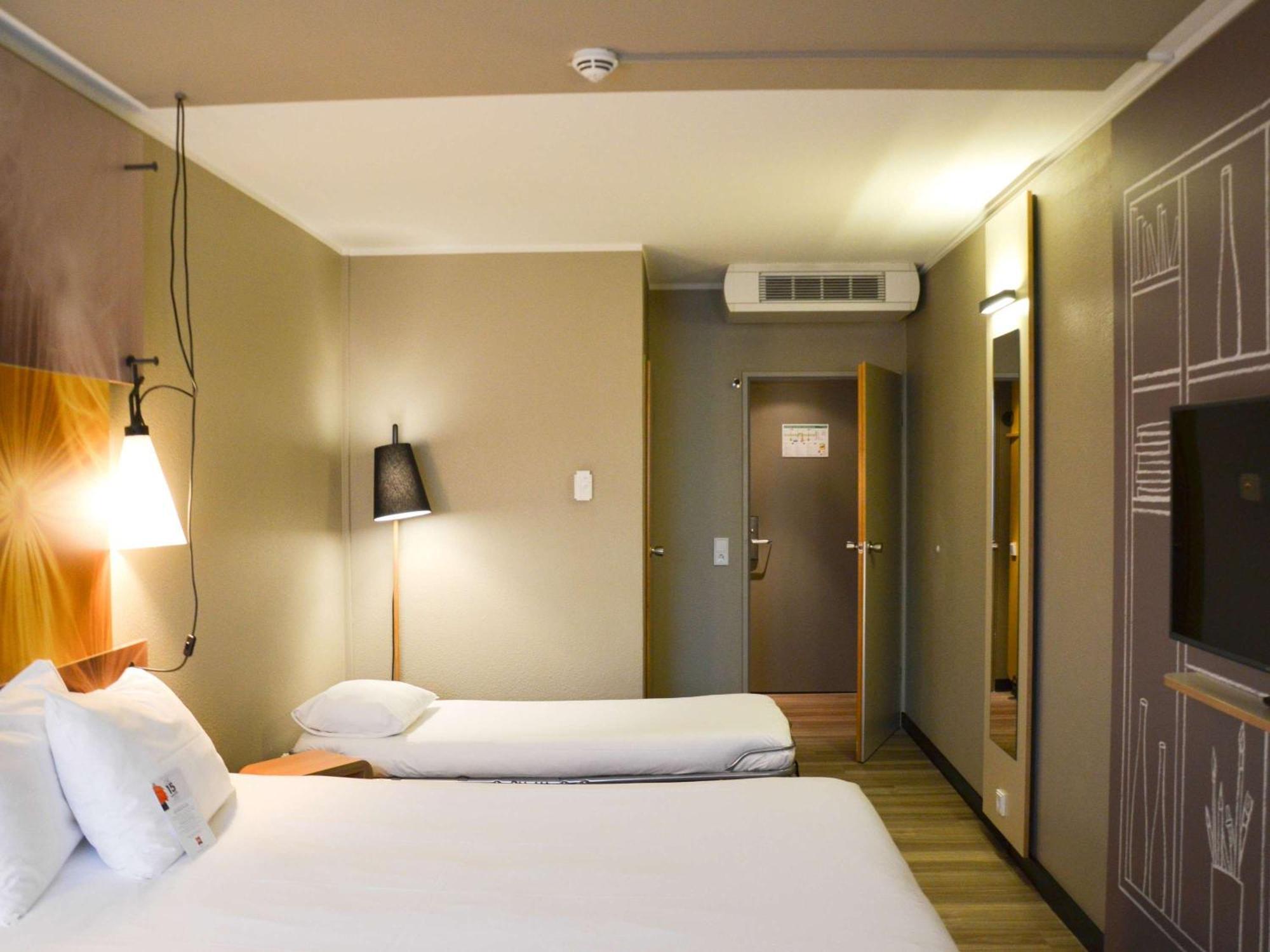 Ibis Frankfurt Airport 2*