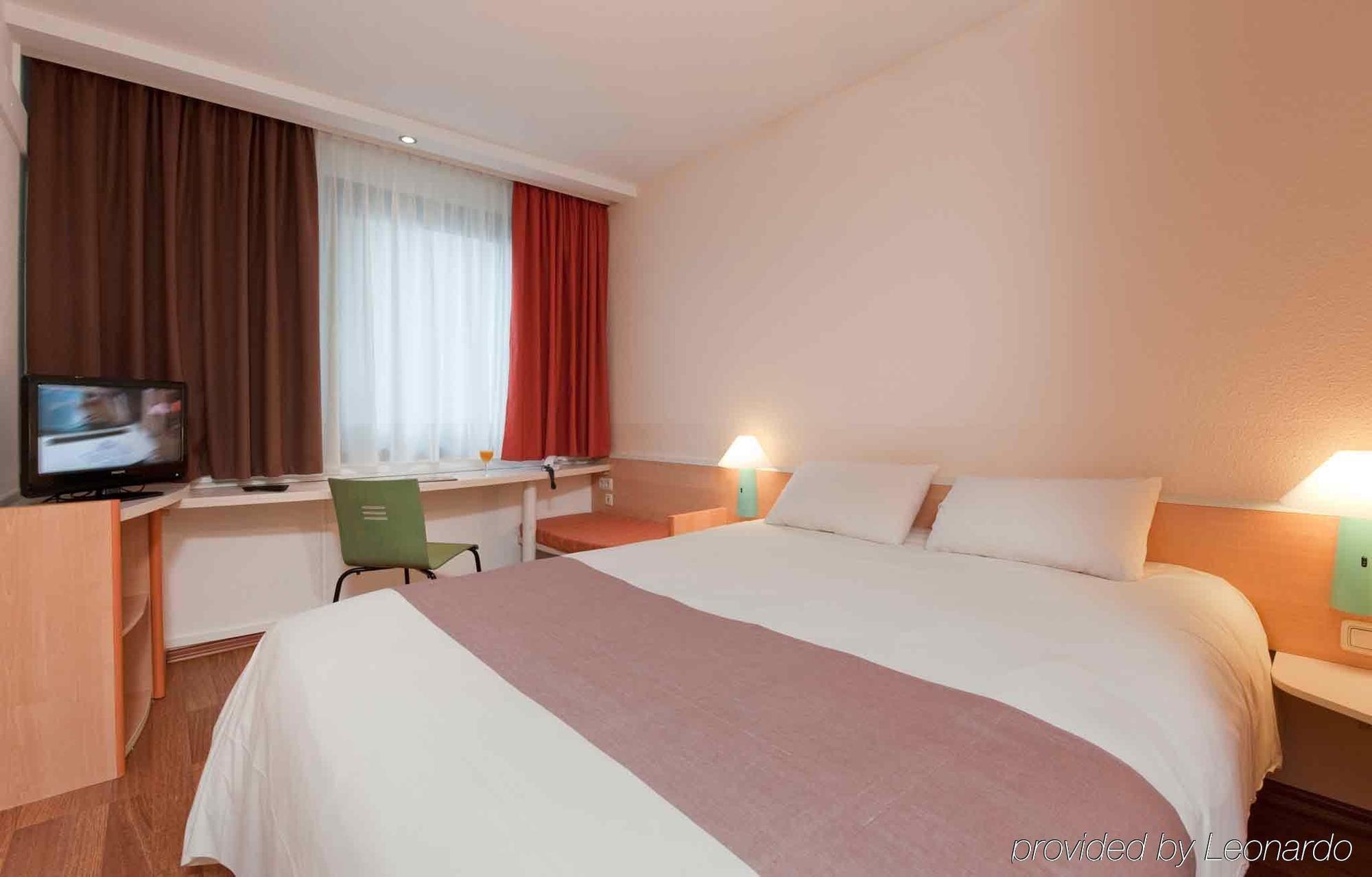 Ibis Frankfurt Airport 2*