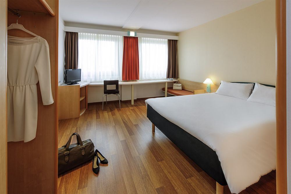 Ibis Frankfurt Airport Hotel 2*